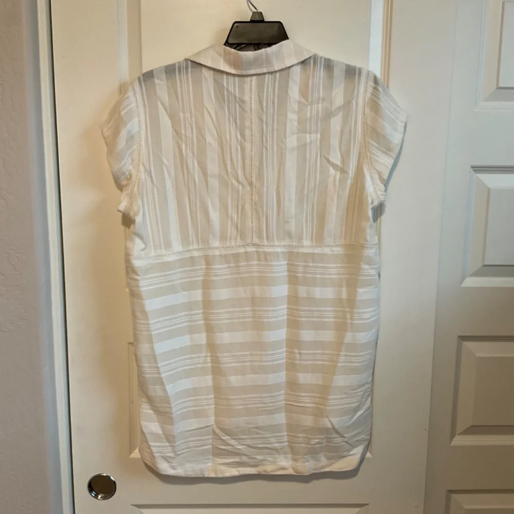 Soft Surroundings Cream/White Striped Snap Front‎ Blouse - Size Large